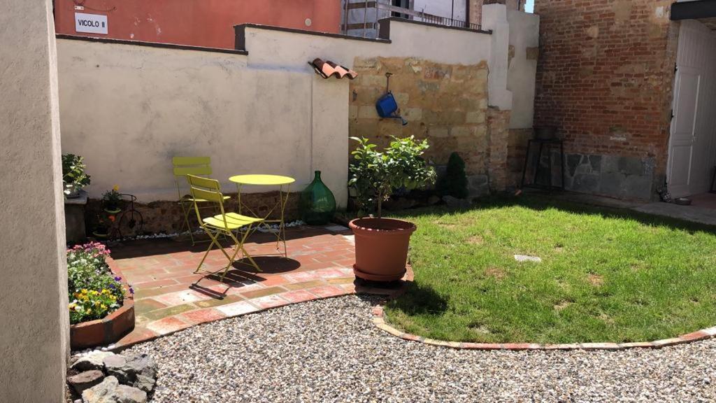 Magalocanda Stanze Sotto Al Castello Montemagno  外观 照片